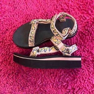 Teva’s platform women’s shoe